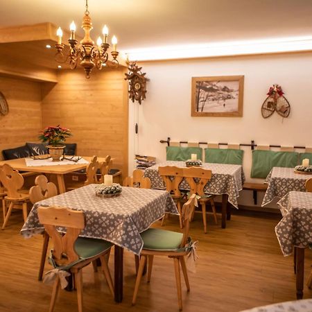 Hotel Panda Cortina- Ricarica Auto Elettriche Cortina dʼAmpezzo Eksteriør billede