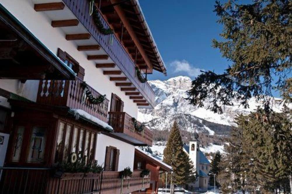 Hotel Panda Cortina- Ricarica Auto Elettriche Cortina dʼAmpezzo Eksteriør billede