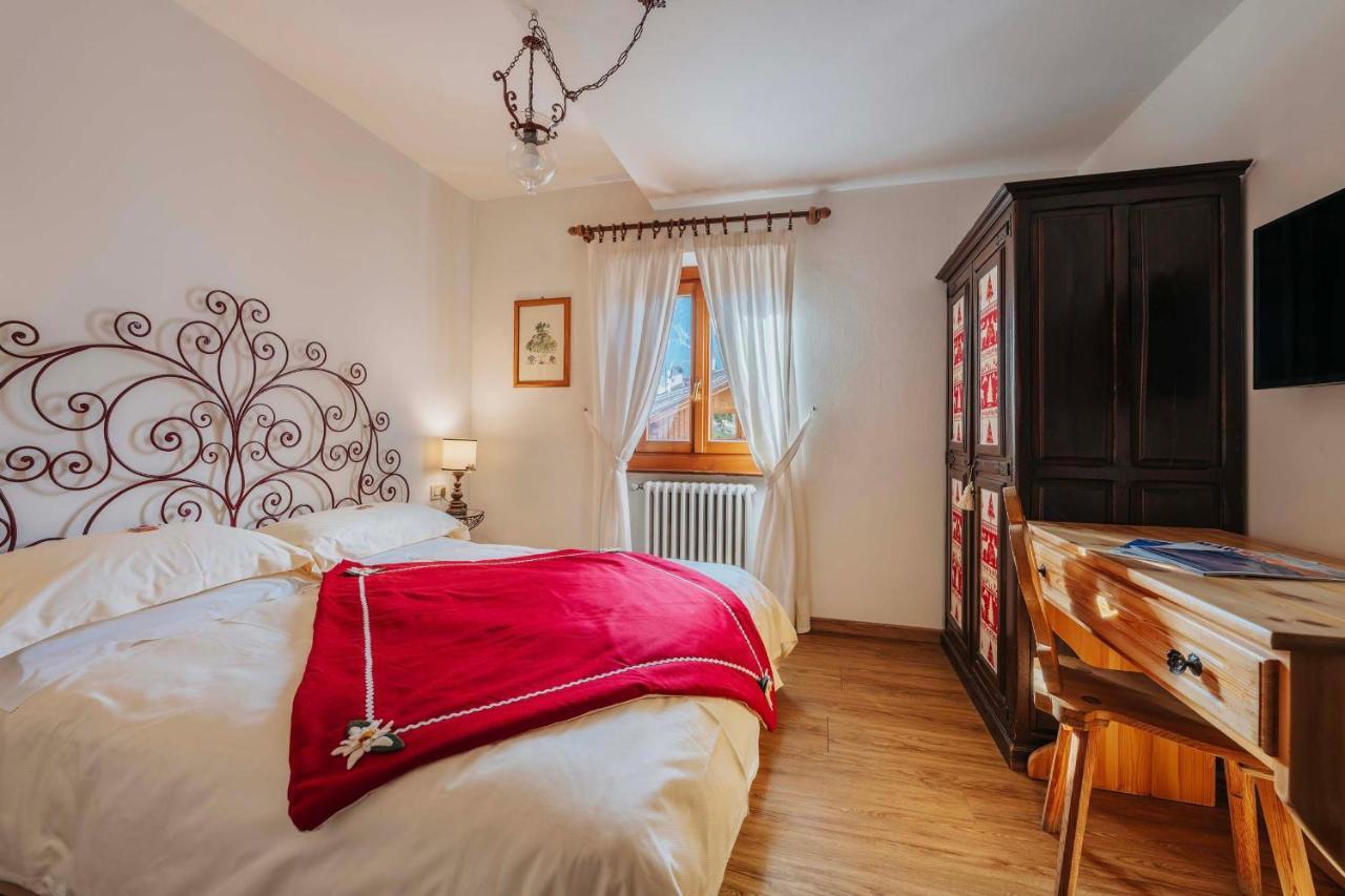 Hotel Panda Cortina- Ricarica Auto Elettriche Cortina dʼAmpezzo Eksteriør billede