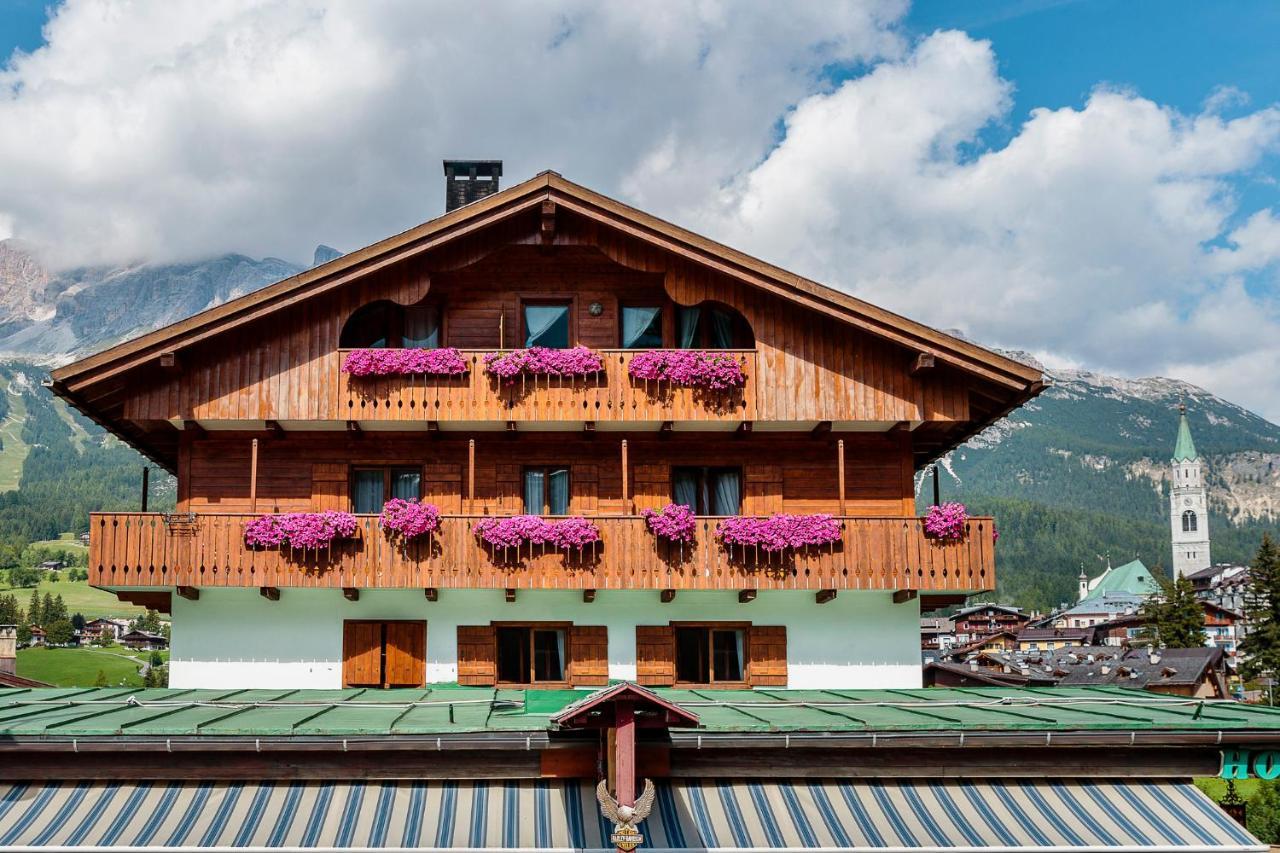 Hotel Panda Cortina- Ricarica Auto Elettriche Cortina dʼAmpezzo Eksteriør billede
