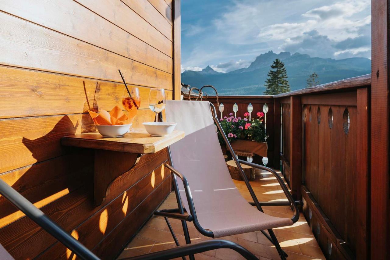 Hotel Panda Cortina- Ricarica Auto Elettriche Cortina dʼAmpezzo Eksteriør billede