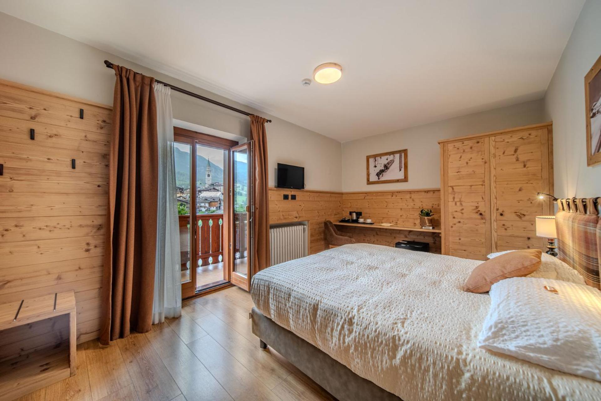 Hotel Panda Cortina- Ricarica Auto Elettriche Cortina dʼAmpezzo Eksteriør billede