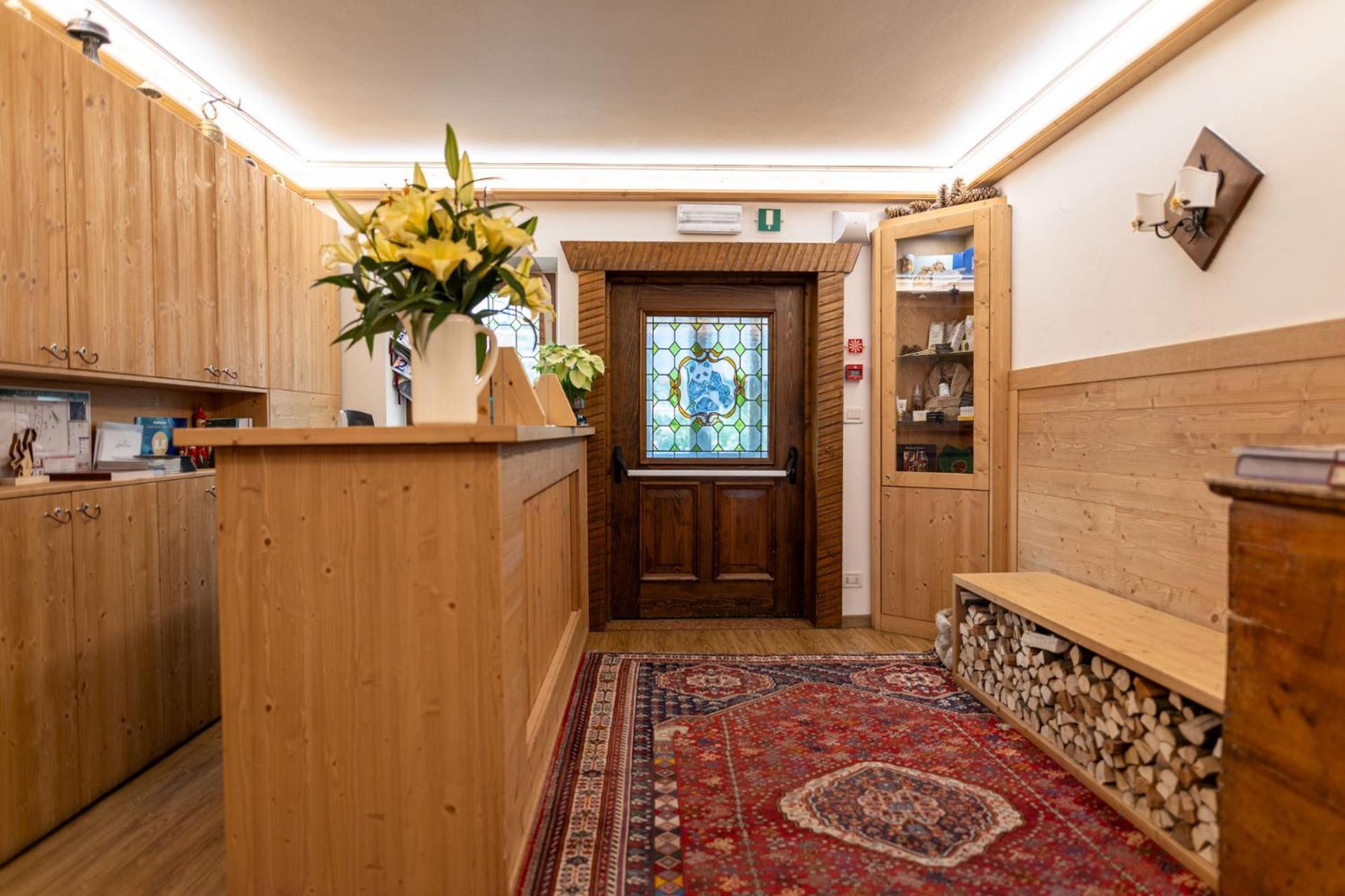 Hotel Panda Cortina- Ricarica Auto Elettriche Cortina dʼAmpezzo Eksteriør billede