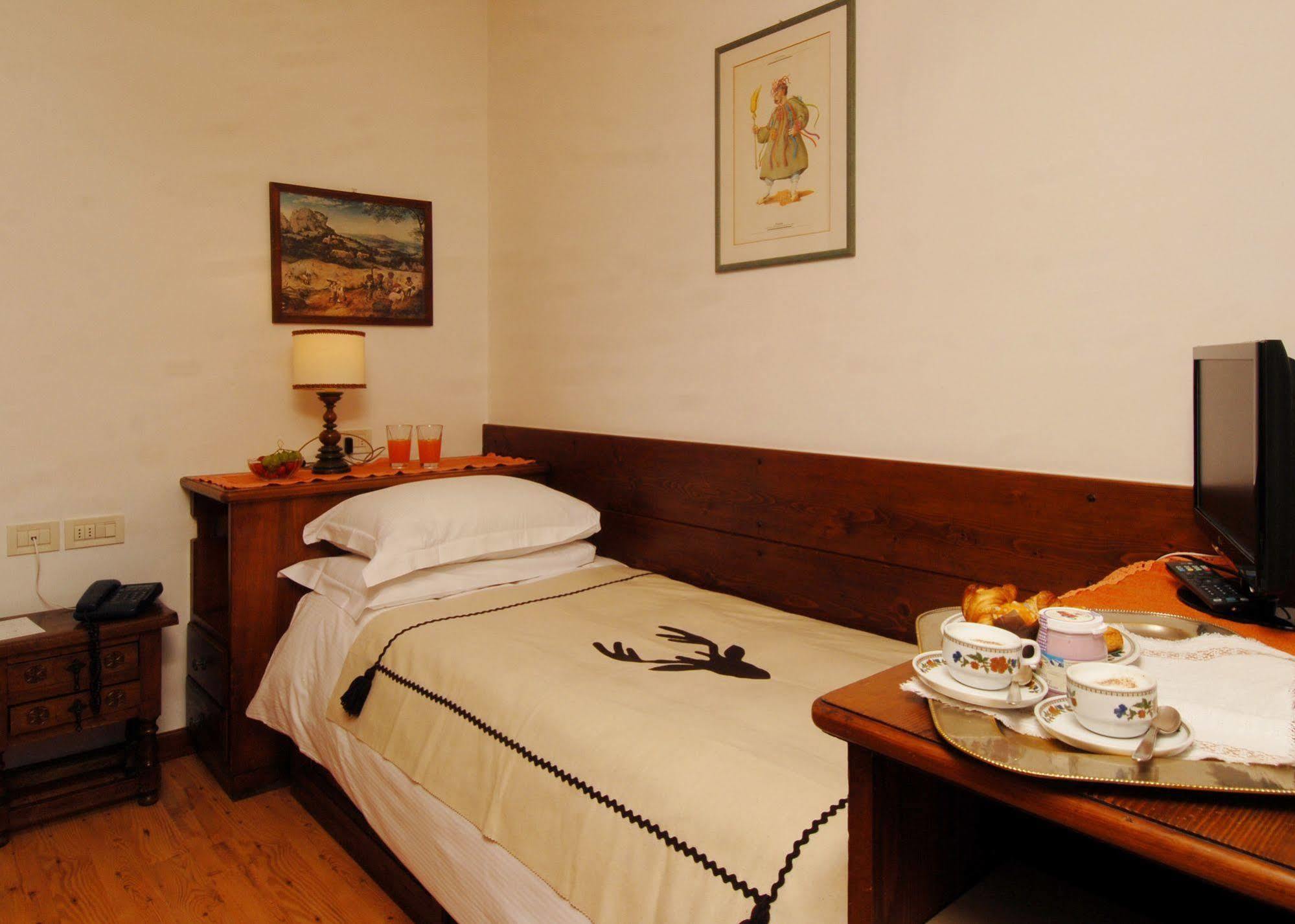 Hotel Panda Cortina- Ricarica Auto Elettriche Cortina dʼAmpezzo Eksteriør billede
