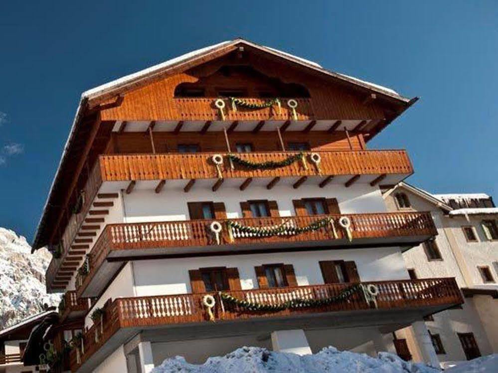 Hotel Panda Cortina- Ricarica Auto Elettriche Cortina dʼAmpezzo Eksteriør billede